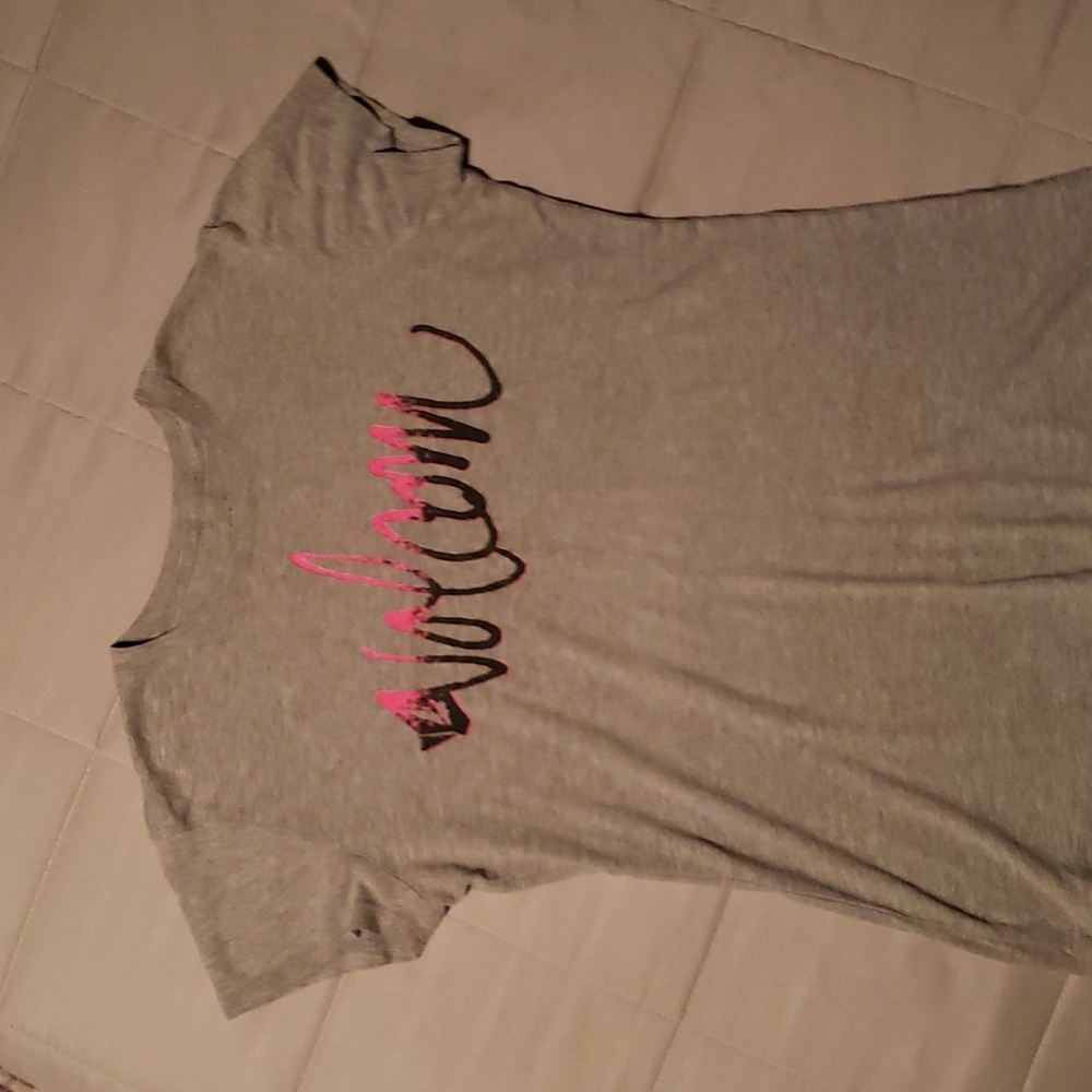 Volcom T-shirt. Womens Large